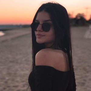 Meet your Posher, Gabriella